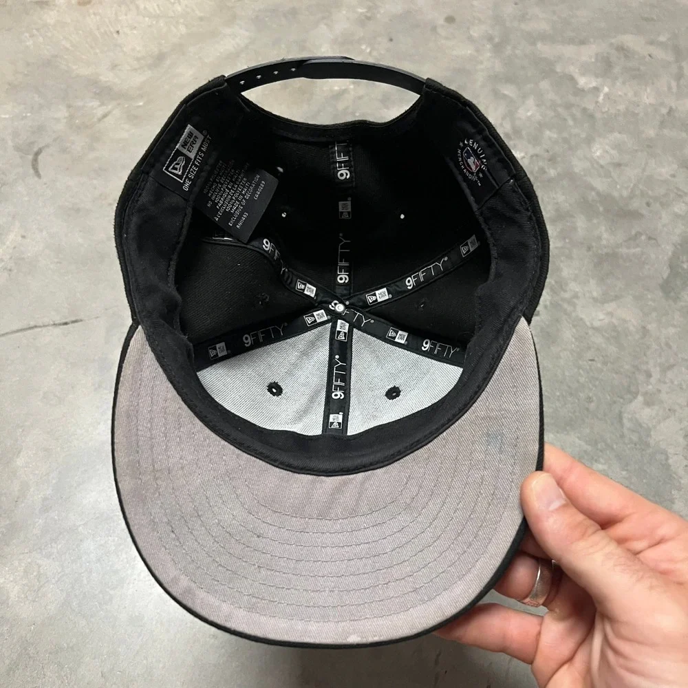 New Era 9FIFTY New York Yankees Snapback Hat Black on Black MLB Cap OSFM